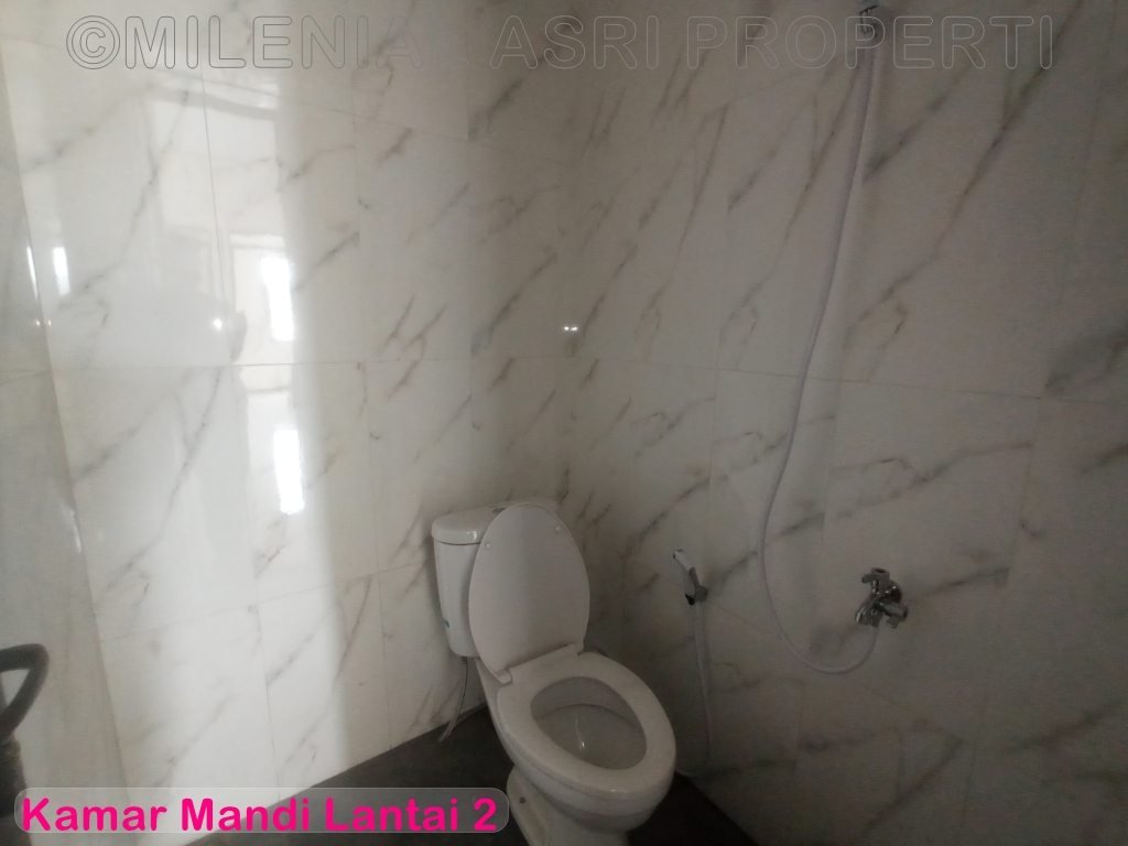 Kamar Mandi Lantai Dua
