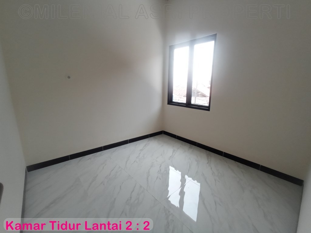 Kamar Tidur Lantai Dua : 2