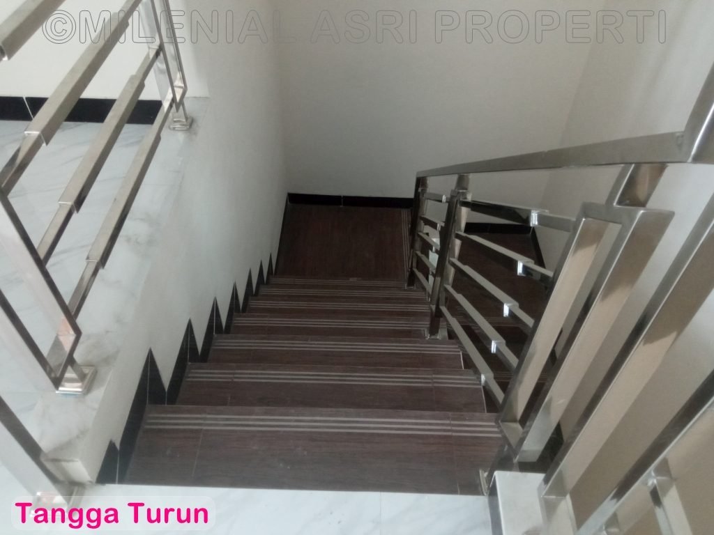 Tangga Turun Ke Lantai 